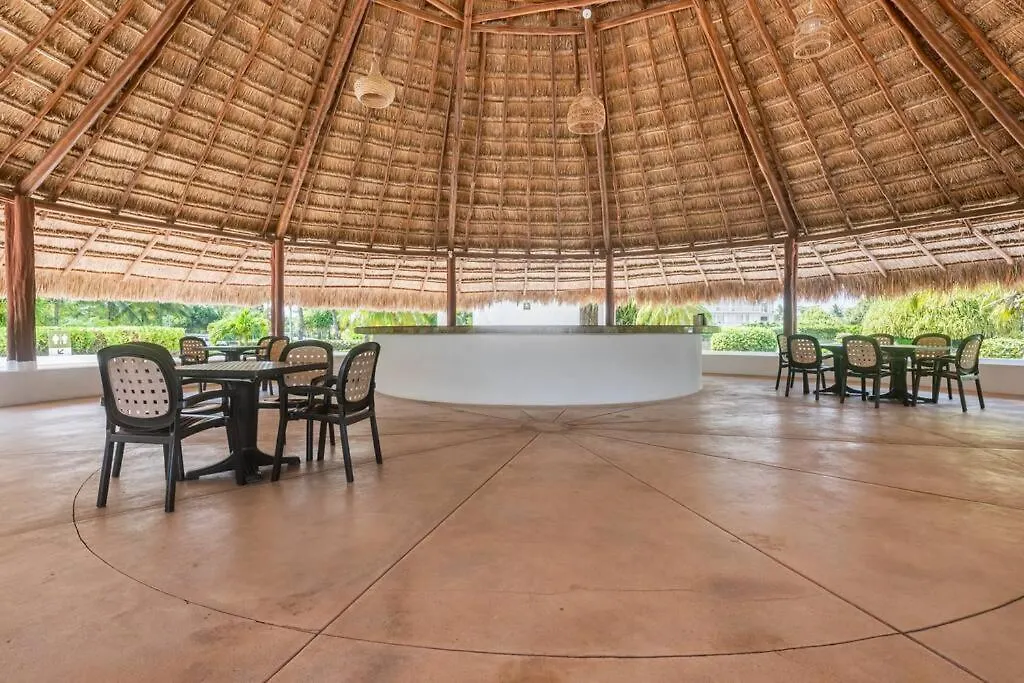 *Sun Scape Beachfront Studio By Casa Paraiso* Cancun Apartment